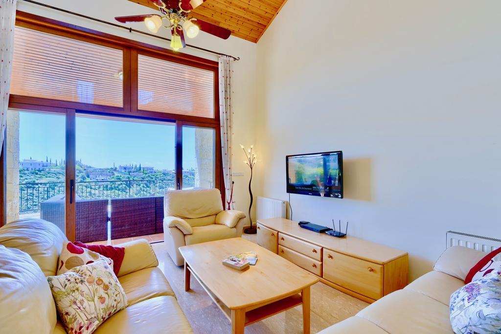4 Bedroom Helidoni With Private Infinity Pool, Aphrodite Hills Вилла *